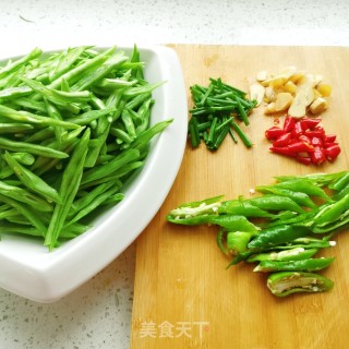 炝炒四季豆的做法步骤：3