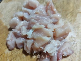 双耳炒鸡丁的做法步骤：2