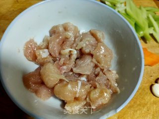 双耳炒鸡丁的做法步骤：3