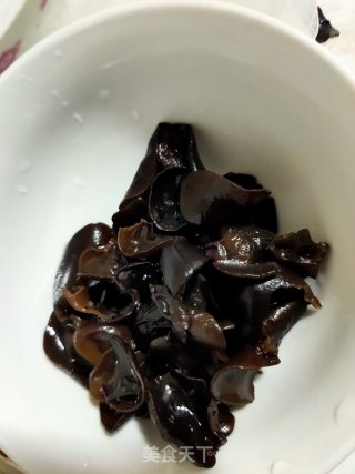双耳炒鸡丁的做法步骤：4