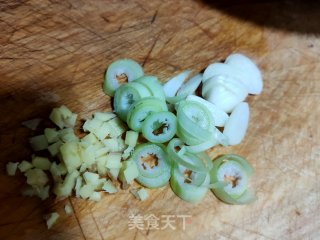 双耳炒鸡丁的做法步骤：10