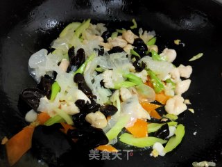 双耳炒鸡丁的做法步骤：18