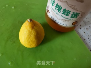 柠檬蜂蜜水的做法步骤：2