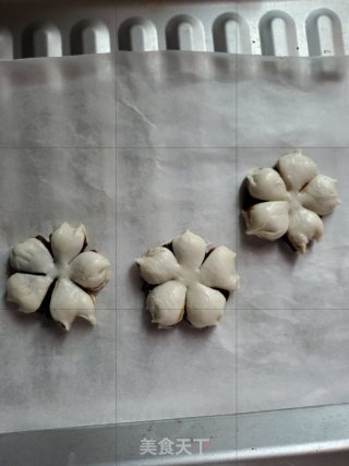 豆沙梅花酥的做法步骤：8