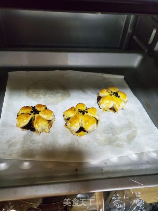 豆沙梅花酥的做法步骤：11