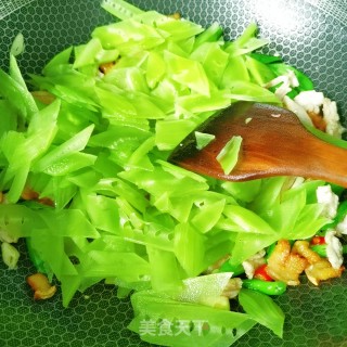 莴笋片炒肉的做法步骤：7