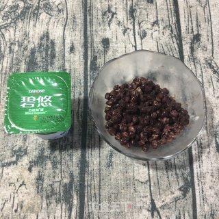 红豆蔓越莓酸奶捞的做法步骤：1