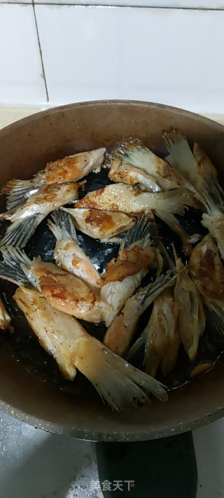 香煎三文鱼鳍的做法步骤：4