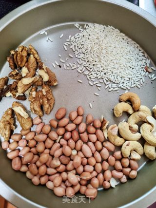 香浓花生核桃露的做法步骤：1