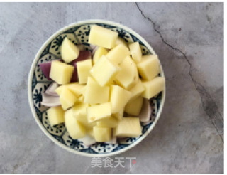 红烧土豆红牛腩的做法步骤：3
