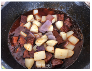 红烧土豆红牛腩的做法步骤：9