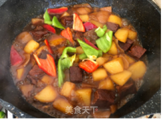 红烧土豆红牛腩的做法步骤：10