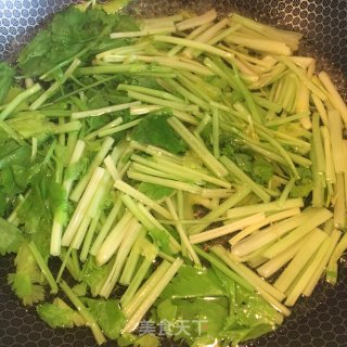 腰果拌香芹的做法步骤：2