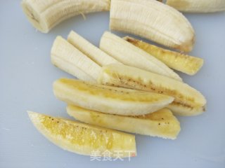 百香果味酸奶香蕉的做法步骤：2