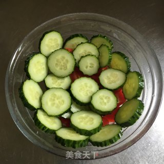 圣女果黄瓜沙拉的做法步骤：2