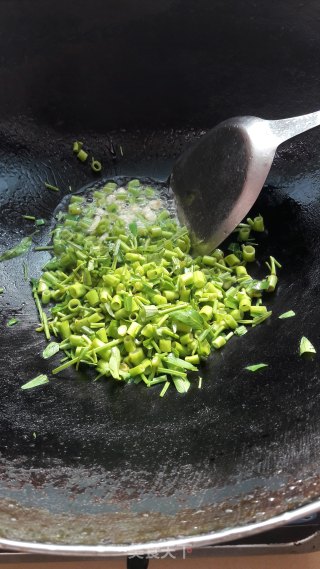 酸辣空心菜梗拌面的做法步骤：4