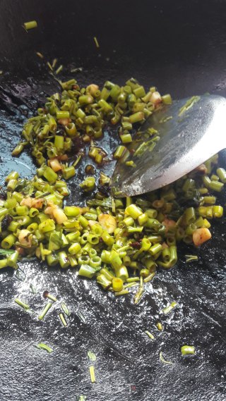 酸辣空心菜梗拌面的做法步骤：7