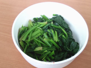虾仁花蛤酱拌菠菜的做法步骤：6