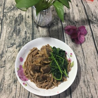牛腩浇汁拌面的做法步骤：6