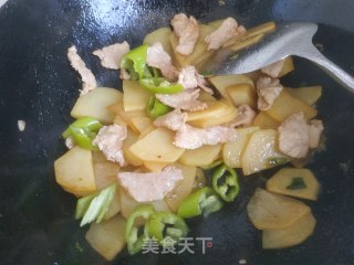 土豆炒肉片的做法步骤：9