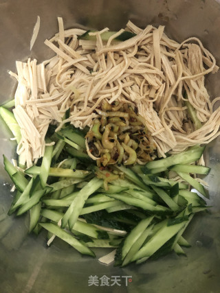 凉拌黄瓜豆腐丝的做法步骤：6
