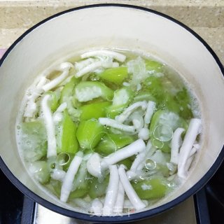 丝瓜鲜菇蛋花汤的做法步骤：6