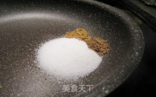 家庭炒制淮盐的做法步骤：1