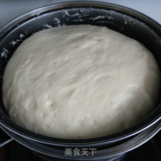不用面包机也能做出松软的肉松面包的做法步骤：8