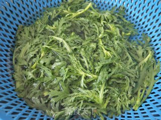 凉拌茼蒿的做法步骤：2