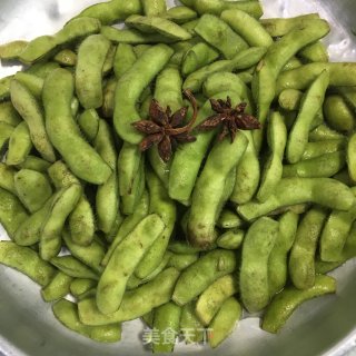 冰镇五香水煮毛豆的做法步骤：1