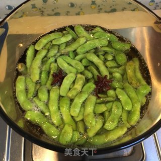 冰镇五香水煮毛豆的做法步骤：2