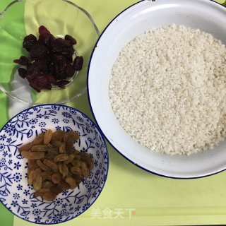 美味糯米饭的做法步骤：1