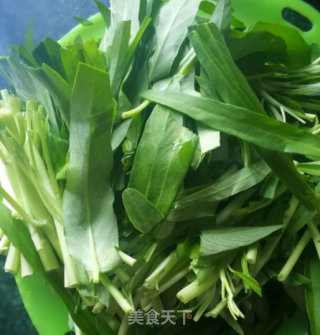 蒜蓉通菜的做法步骤：1
