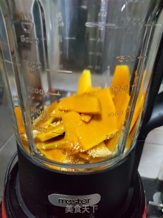 银耳小米南瓜米糊的做法步骤：2