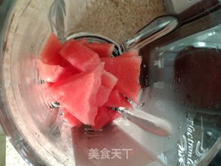 西瓜汁的做法步骤：2