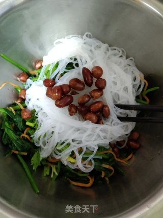 红萝卜粉丝果仁菠菜的做法步骤：3
