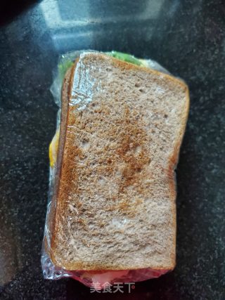 生菜鸡蛋黑麦三明治的做法步骤：8