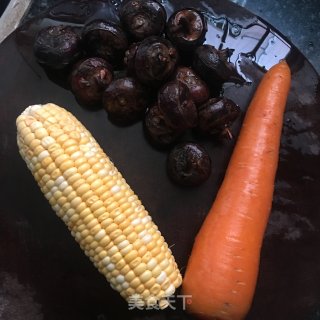 茅根马蹄煲筒骨的做法步骤：3