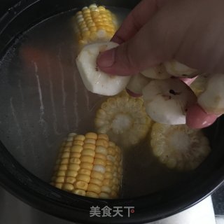 茅根马蹄煲筒骨的做法步骤：8