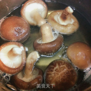 香菇肉酱面的做法步骤：1