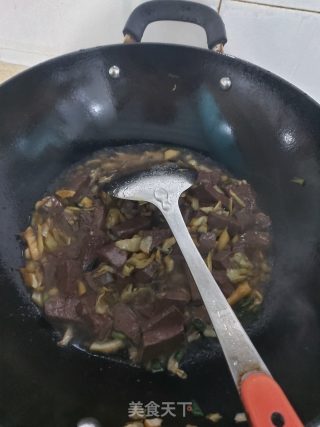 酸菜炒鸭血的做法步骤：5