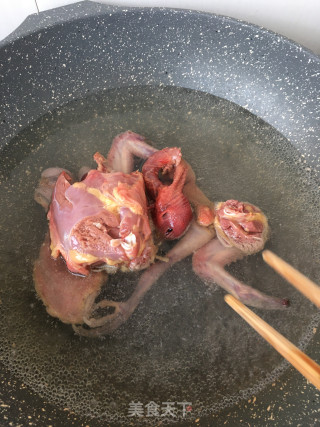 山药鸽子汤的做法步骤：3