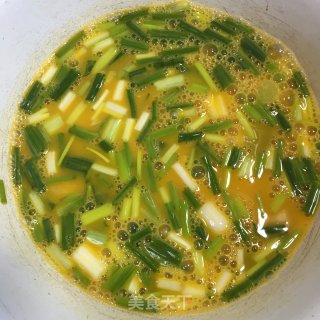香葱鸡蛋炒苦瓜的做法步骤：2