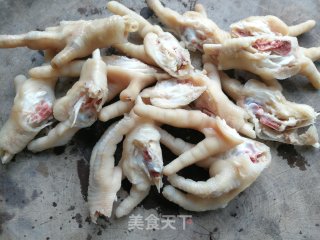 香菇红枣炖鸡爪的做法步骤：4