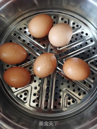 虎皮蛋烧肉的做法步骤：1