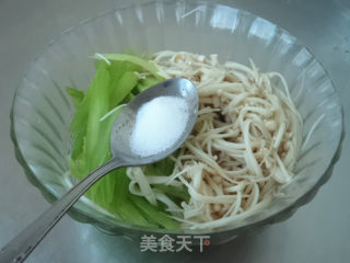金针菇拌芹菜的做法步骤：5