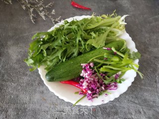 拌苦苣黄瓜的做法步骤：1