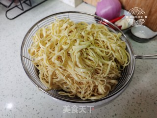 凉拌油豆皮的做法步骤：5