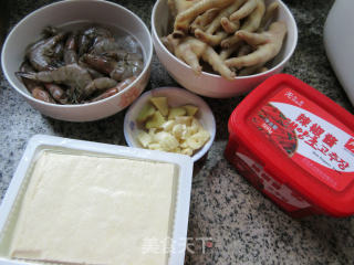 鲜虾老豆腐鸡爪煲的做法步骤：1