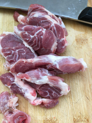 腱子肉山药汤的做法步骤：2